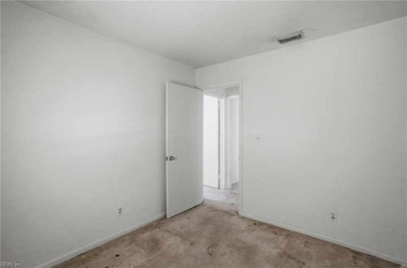 Photo 17 of 50 residential for sale in Chesapeake virginia
