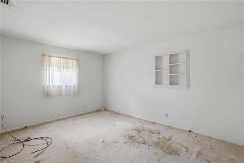 Photo 18 of 50 residential for sale in Chesapeake virginia