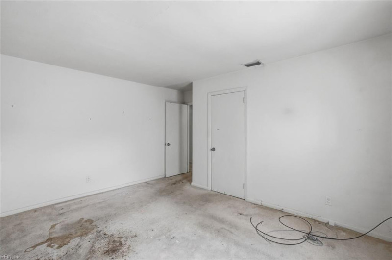 Photo 19 of 50 residential for sale in Chesapeake virginia