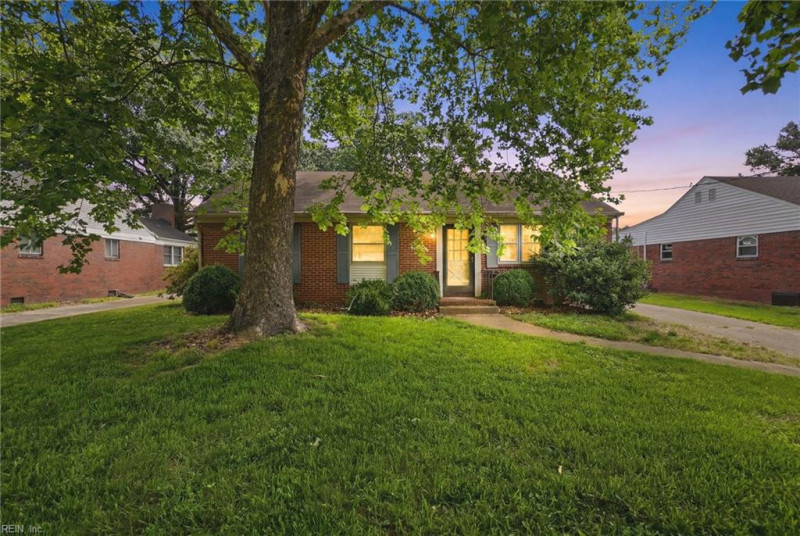 Photo 2 of 50 residential for sale in Chesapeake virginia