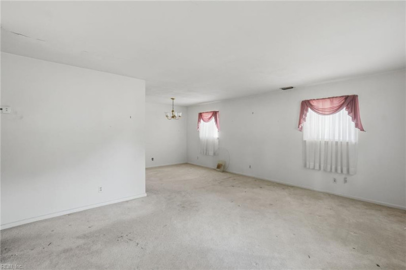 Photo 20 of 50 residential for sale in Chesapeake virginia