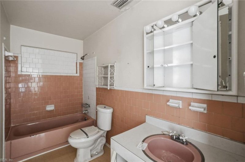 Photo 26 of 50 residential for sale in Chesapeake virginia