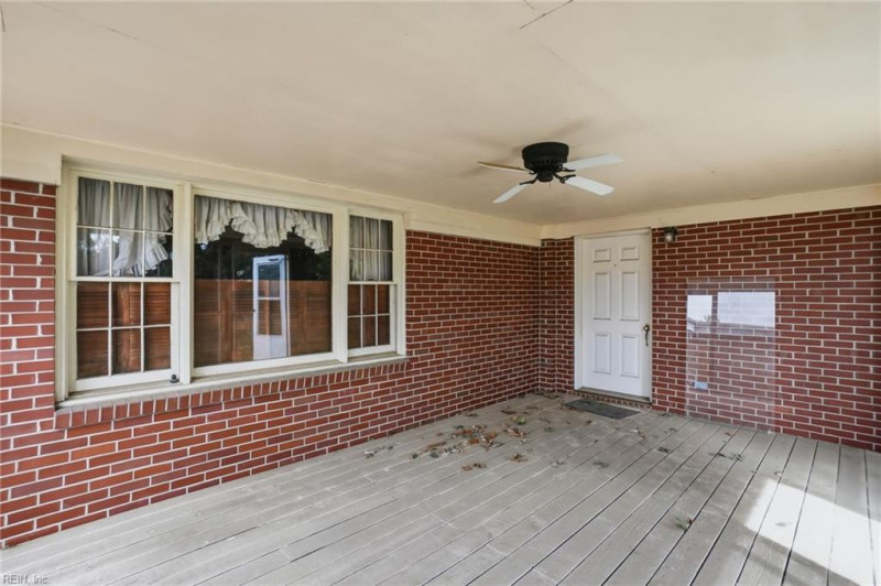 Photo 33 of 50 residential for sale in Chesapeake virginia