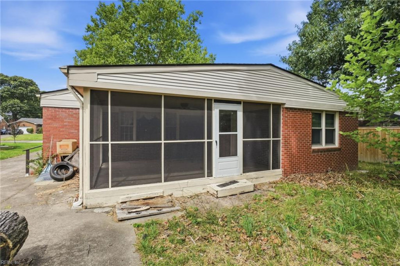 Photo 36 of 50 residential for sale in Chesapeake virginia