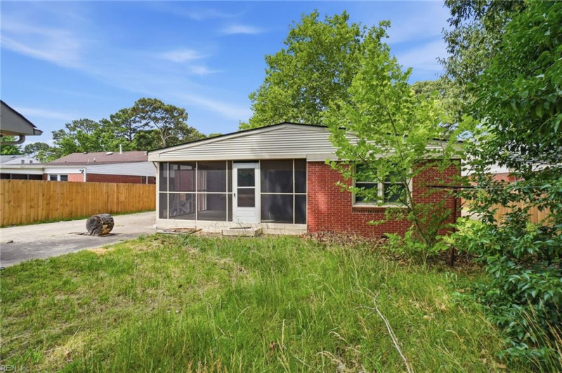 Photo 37 of 50 residential for sale in Chesapeake virginia