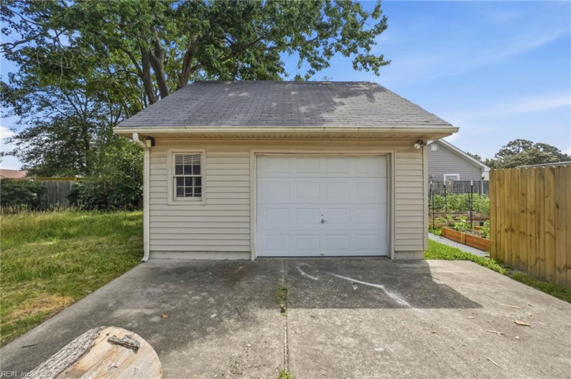 Photo 39 of 50 residential for sale in Chesapeake virginia