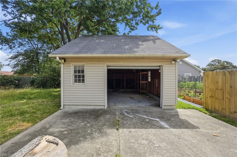 Photo 40 of 50 residential for sale in Chesapeake virginia