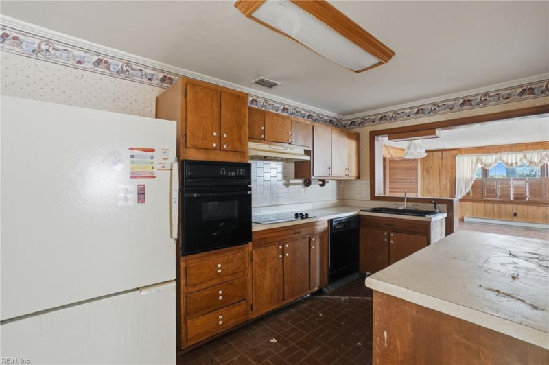 Photo 6 of 50 residential for sale in Chesapeake virginia