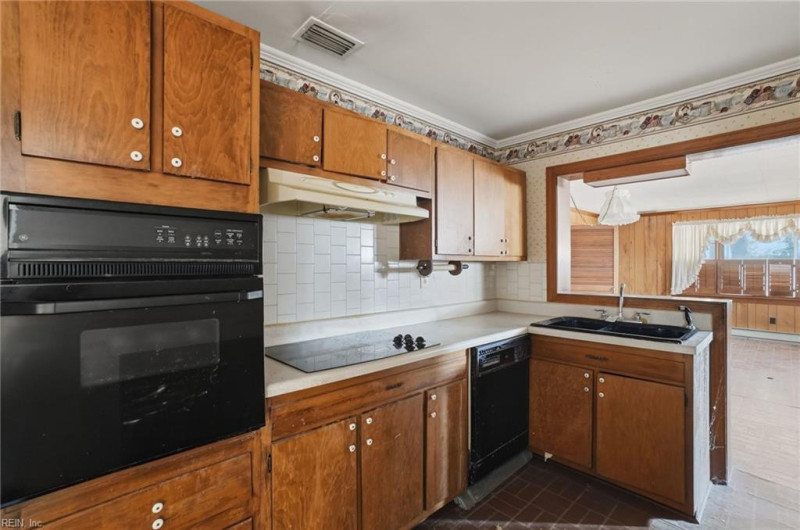Photo 7 of 50 residential for sale in Chesapeake virginia