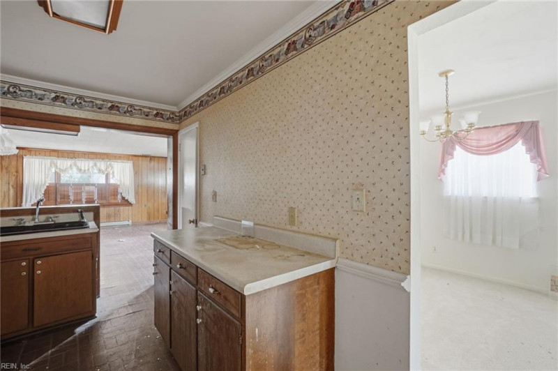 Photo 8 of 50 residential for sale in Chesapeake virginia