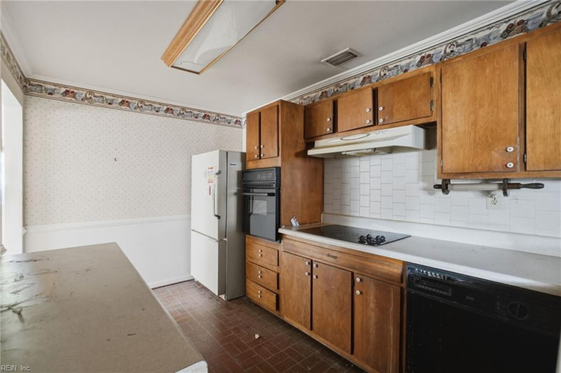 Photo 9 of 50 residential for sale in Chesapeake virginia