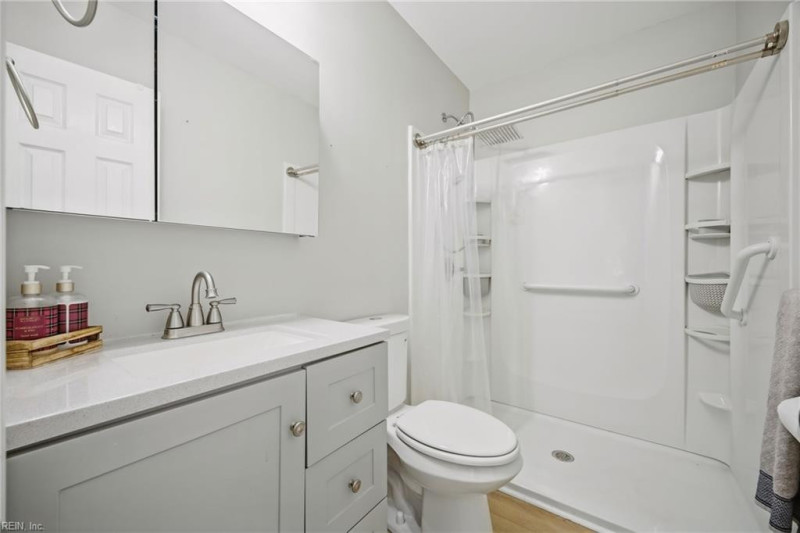 Photo 13 of 43 residential for sale in Norfolk virginia