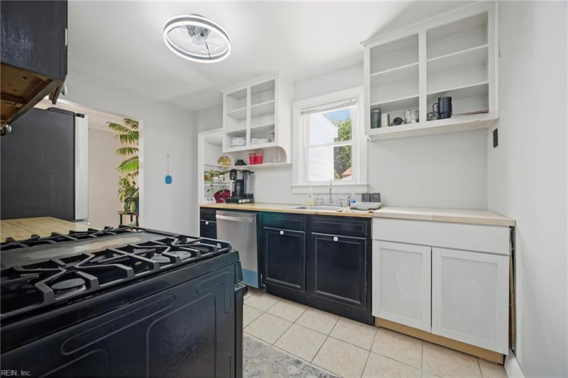 Photo 14 of 43 residential for sale in Norfolk virginia