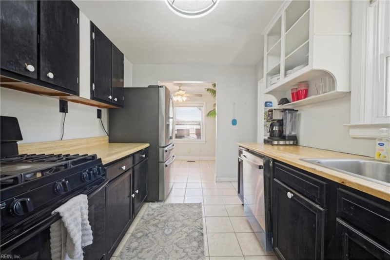 Photo 16 of 43 residential for sale in Norfolk virginia
