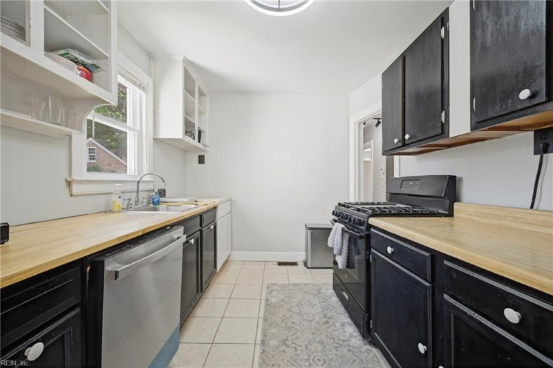 Photo 17 of 43 residential for sale in Norfolk virginia