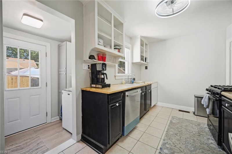 Photo 18 of 43 residential for sale in Norfolk virginia