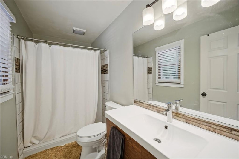 Photo 12 of 44 residential for sale in Chesapeake virginia