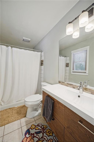 Photo 13 of 44 residential for sale in Chesapeake virginia