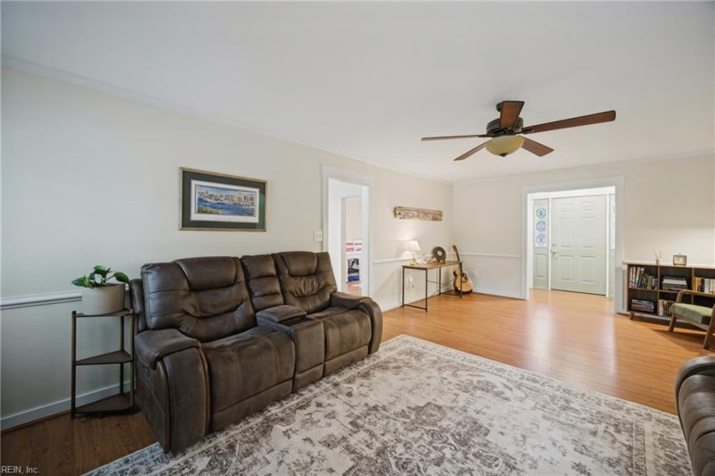 Photo 5 of 44 residential for sale in Chesapeake virginia