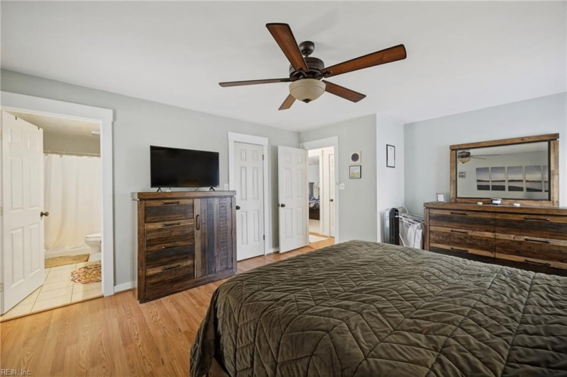 Photo 9 of 44 residential for sale in Chesapeake virginia