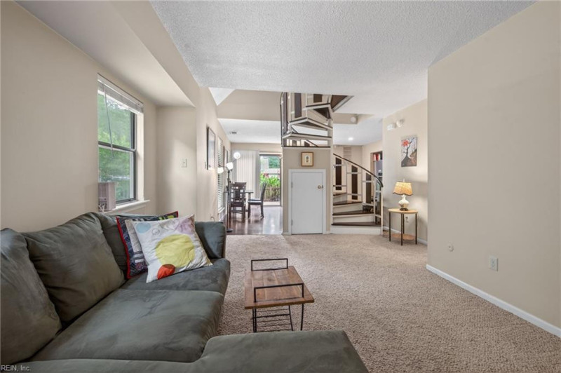 Photo 10 of 22 residential for sale in Virginia Beach virginia