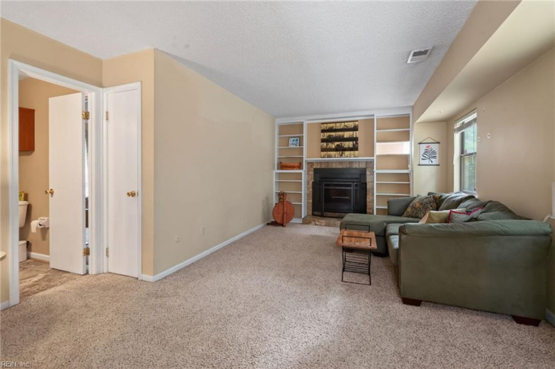 Photo 11 of 22 residential for sale in Virginia Beach virginia