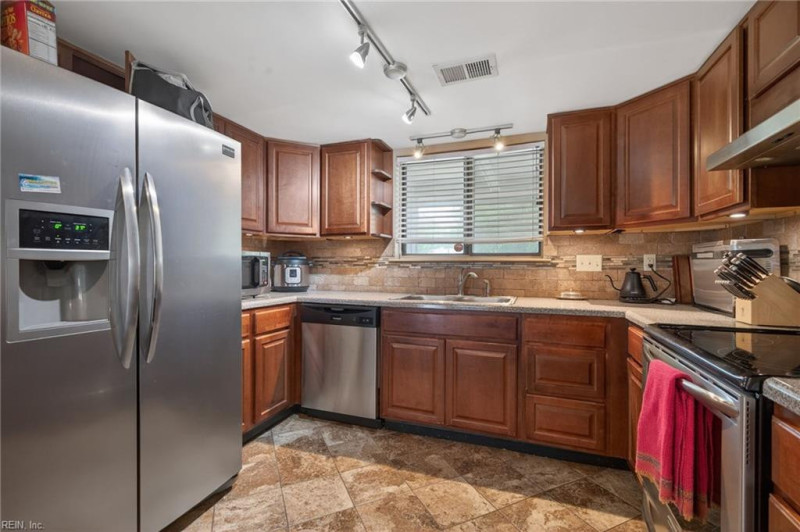 Photo 8 of 22 residential for sale in Virginia Beach virginia