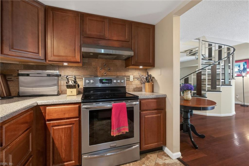 Photo 9 of 22 residential for sale in Virginia Beach virginia
