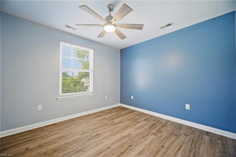 Photo 11 of 38 residential for sale in Norfolk virginia