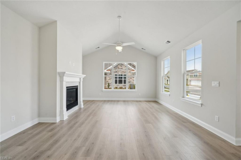 Photo 17 of 24 residential for sale in Chesapeake virginia