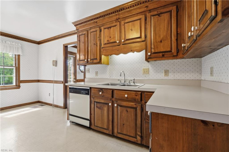 Photo 12 of 46 residential for sale in Chesapeake virginia