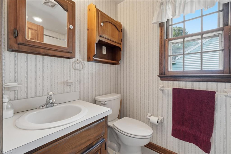 Photo 18 of 46 residential for sale in Chesapeake virginia