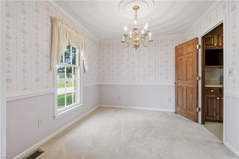 Photo 9 of 46 residential for sale in Chesapeake virginia
