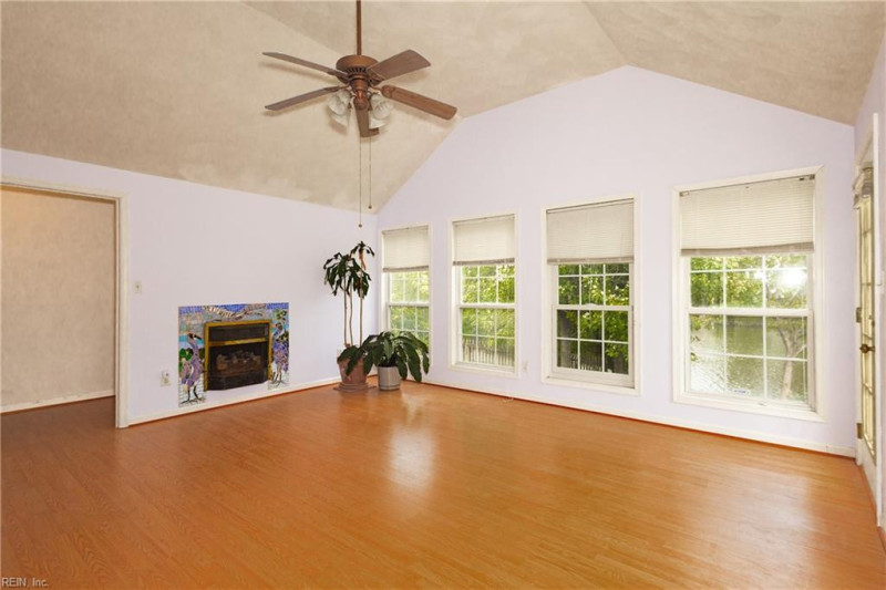 Photo 12 of 24 residential for sale in Chesapeake virginia