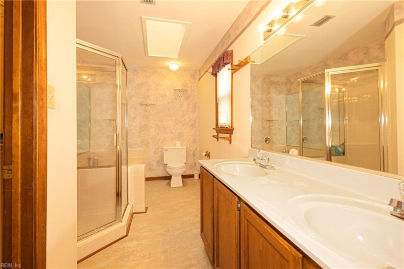 Photo 13 of 24 residential for sale in Chesapeake virginia