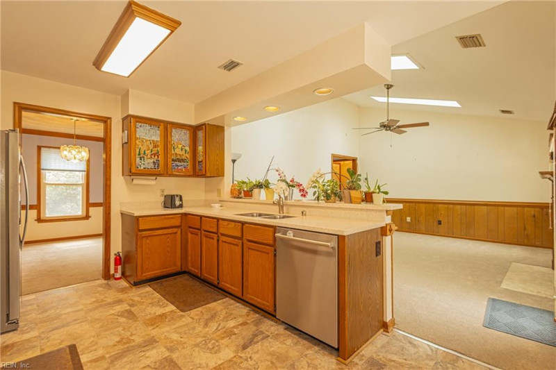 Photo 6 of 24 residential for sale in Chesapeake virginia