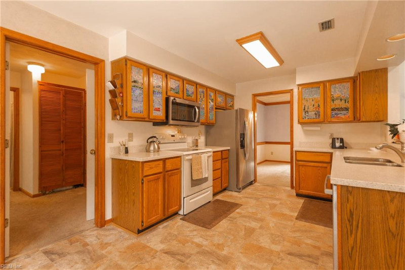 Photo 7 of 24 residential for sale in Chesapeake virginia