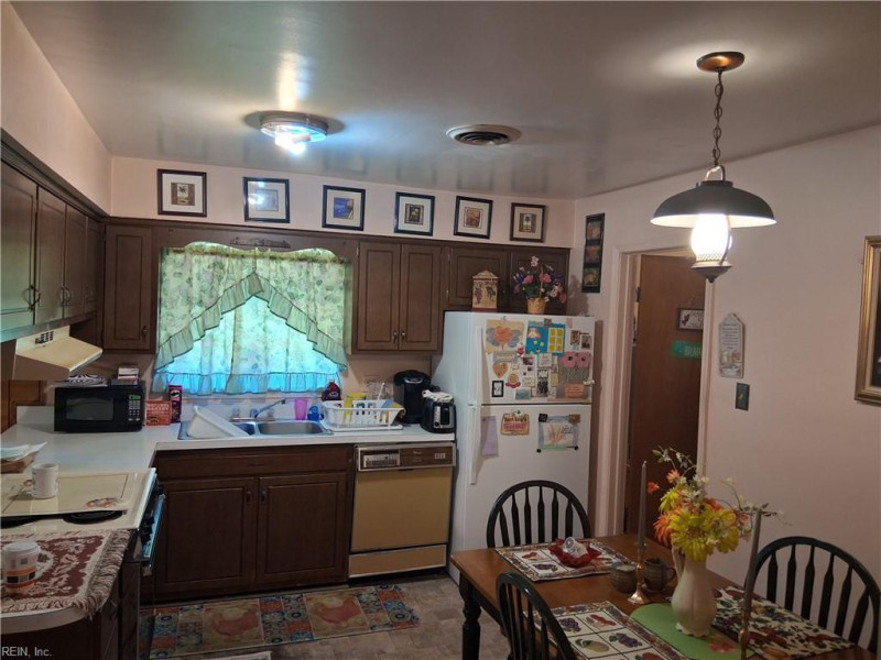Photo 3 of 19 residential for sale in Virginia Beach virginia