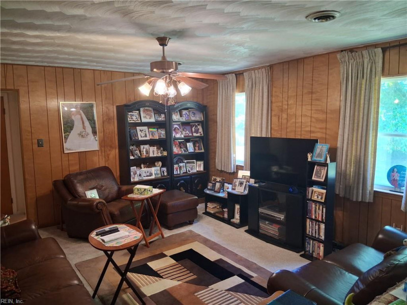 Photo 4 of 19 residential for sale in Virginia Beach virginia
