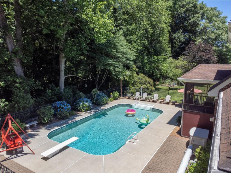 Photo 11 of 50 residential for sale in Chesapeake virginia