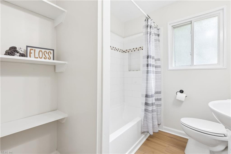 Photo 18 of 33 residential for sale in Virginia Beach virginia