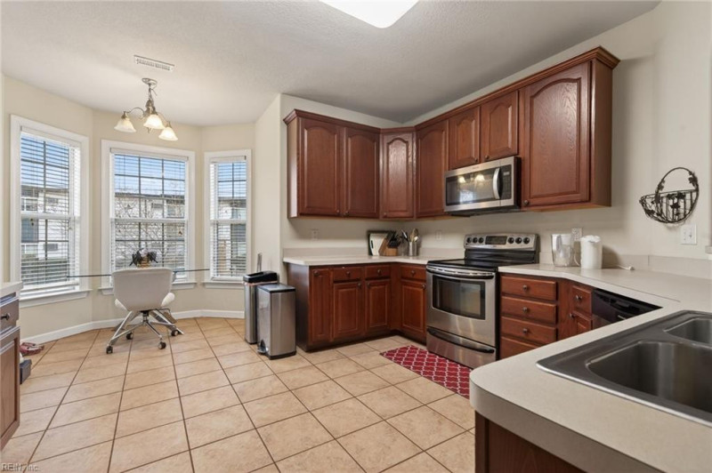Photo 13 of 37 residential for sale in Norfolk virginia