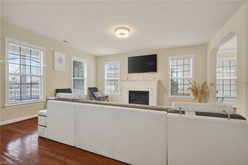 Photo 5 of 37 residential for sale in Norfolk virginia