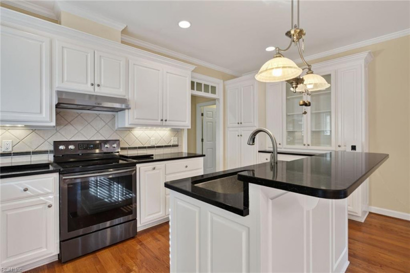 Photo 10 of 32 residential for sale in Newport News virginia