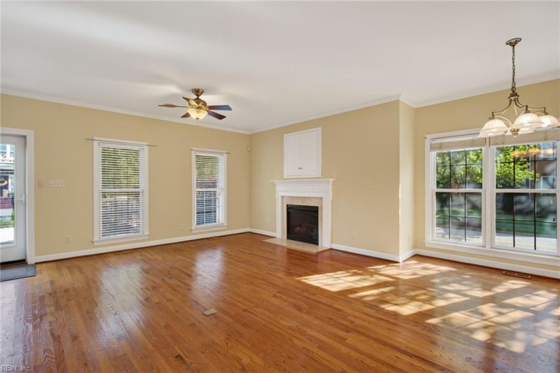 Photo 4 of 32 residential for sale in Newport News virginia