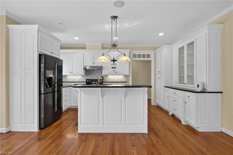 Photo 7 of 32 residential for sale in Newport News virginia