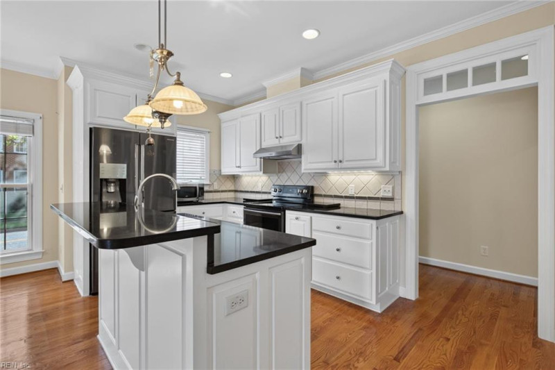 Photo 9 of 32 residential for sale in Newport News virginia