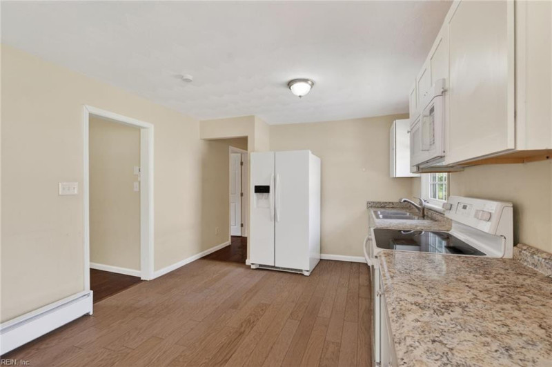 Photo 11 of 23 residential for sale in Chesapeake virginia
