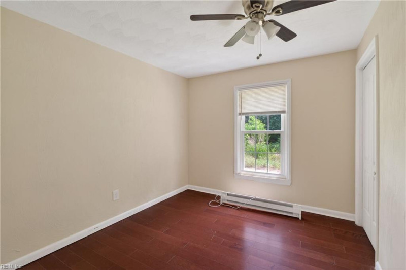 Photo 13 of 23 residential for sale in Chesapeake virginia