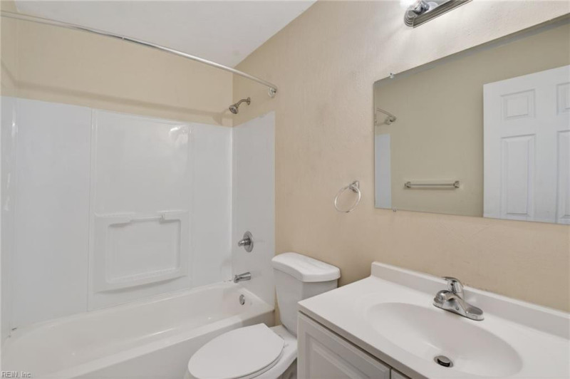 Photo 14 of 23 residential for sale in Chesapeake virginia
